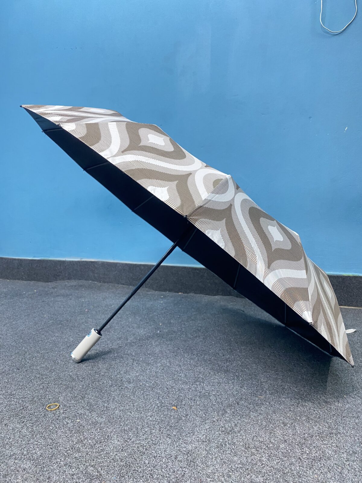LED টর্চলাইট ফোল্ডেবল প্রিমিয়াম ছাতা - Image 3